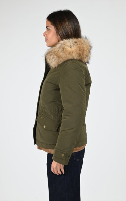 Ves  doudoune Textile Femme Woolrich, modèle Grace fur  jkt ou2043 de couleur dark green