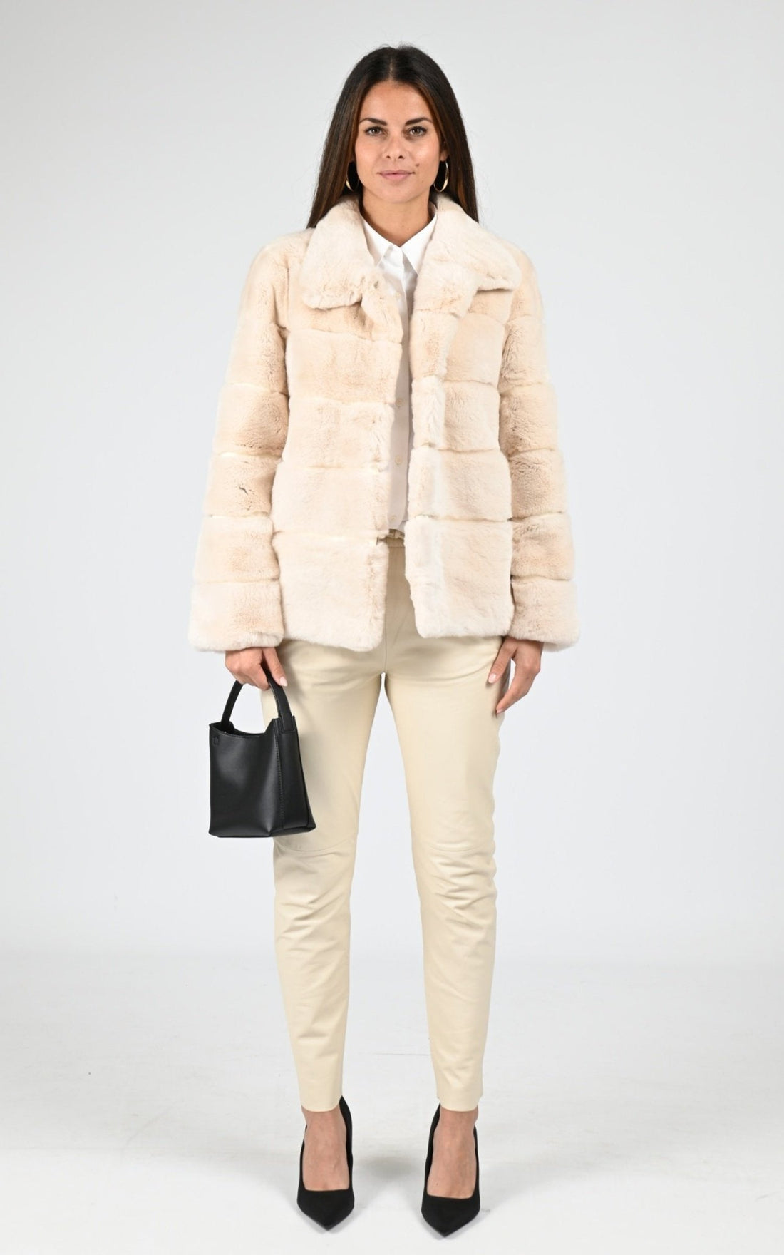Veste en fourrure de vison marron : col montant, fabrication Veste en fourrure de vison marron : col montant, fabrication