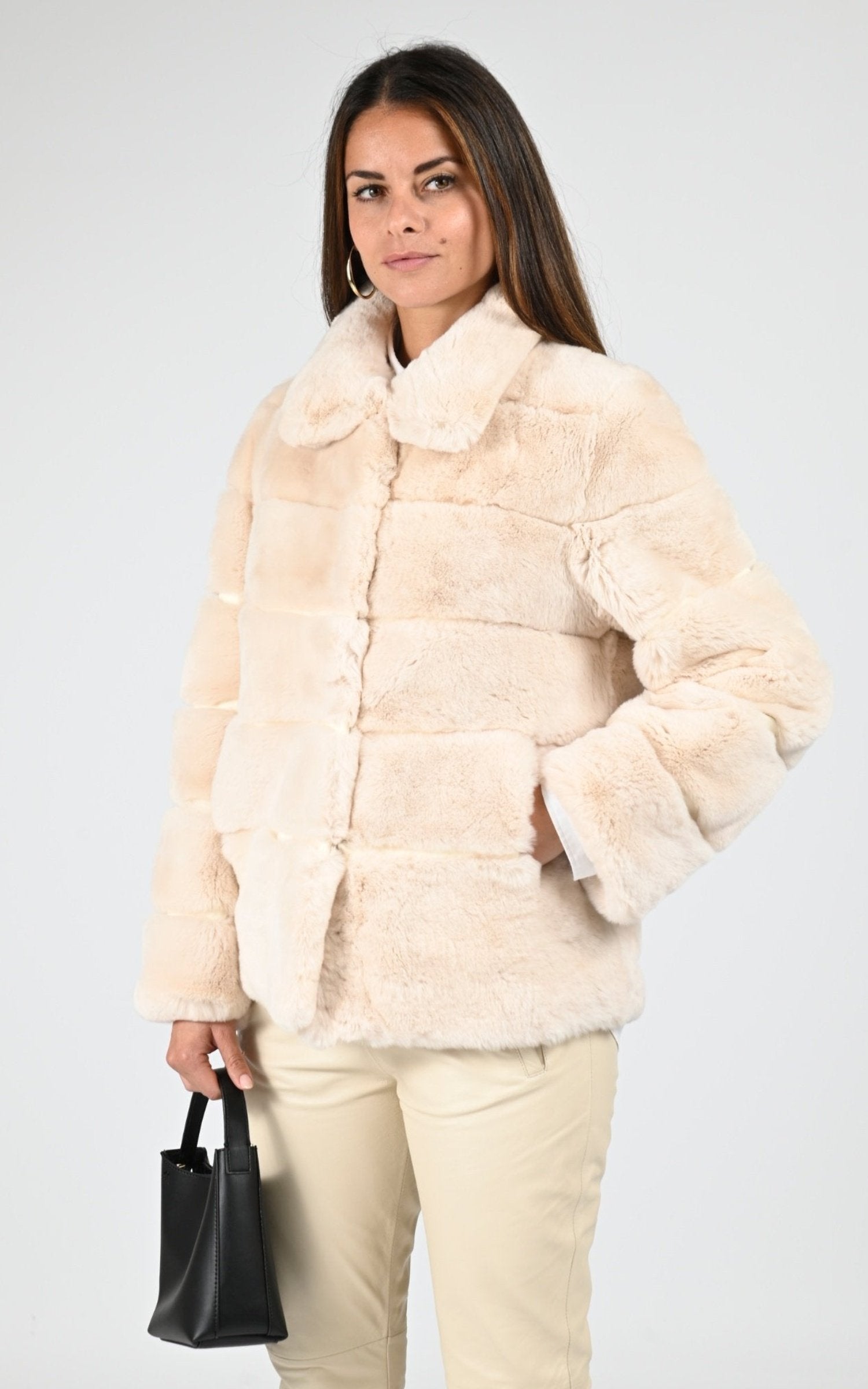 3/4 Fourrure Femme Levinsky, modèle Hanon 65 de couleur ivory 1