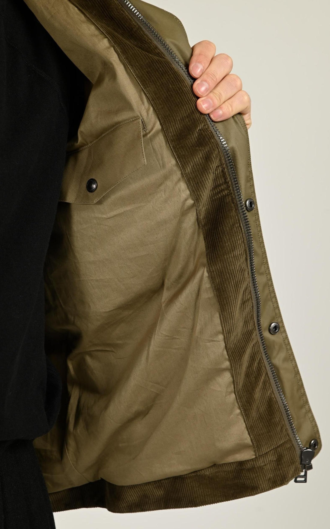 Veste Textile Homme Belstaff, modèle Incline 105810 de couleur dk fatigue green