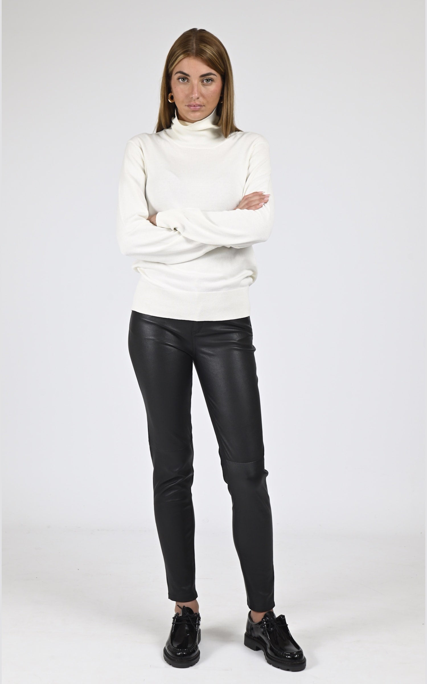 Pantalon Cuir Femme Rose garden, modèle Jiny 102086 de couleur noir