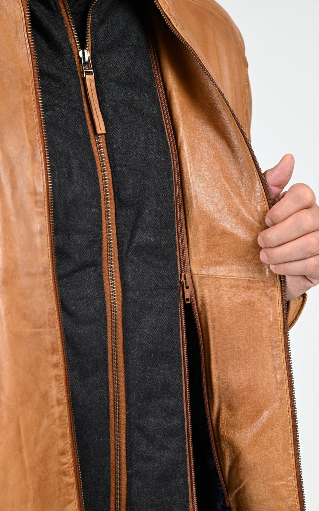 Blouse Cuir Homme Levinsky Leather, modèle John de couleur tobacco
