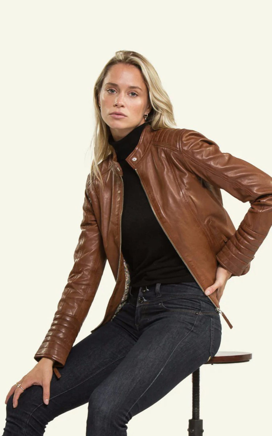 Blouson Cuir Femme Serge pariente, modèle Louise de couleur cognac / fauve
