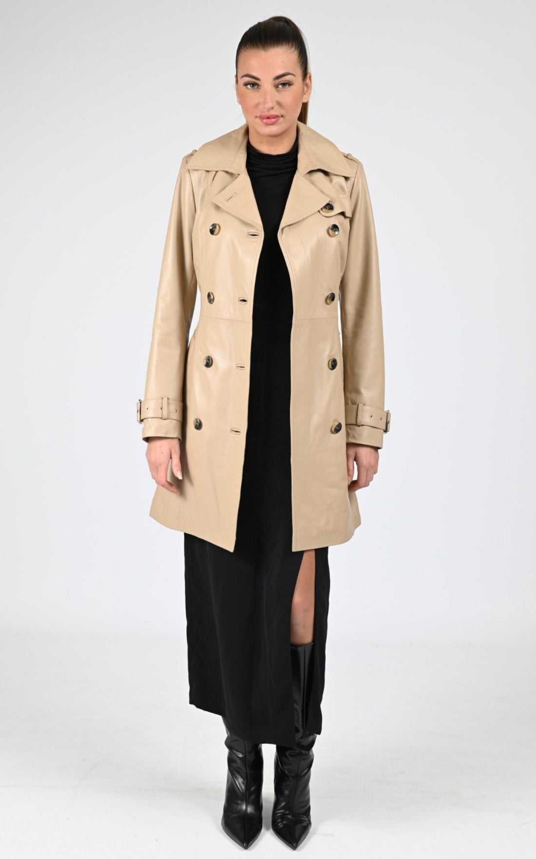 A &quot;MARGOT&quot; Beige La Canadienne 7/8 Femme opened photo