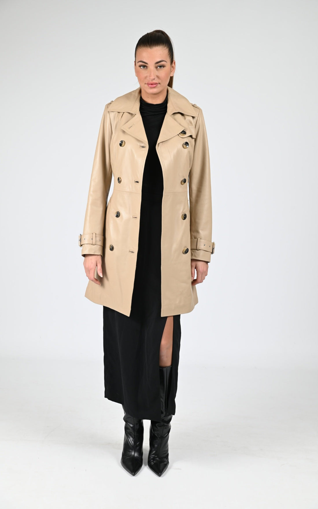 A &quot;MARGOT&quot; Beige La Canadienne 7/8 Femme closed photo