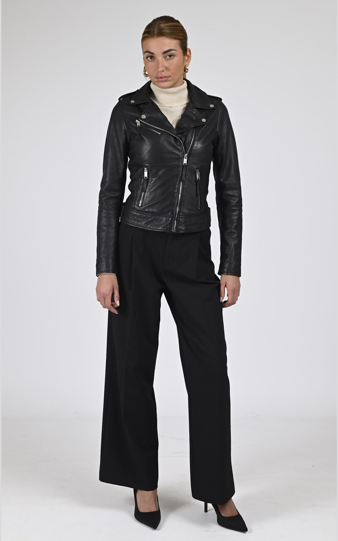 Perfecto Cuir Femme La canadienne, modèle Melanie de couleur noir