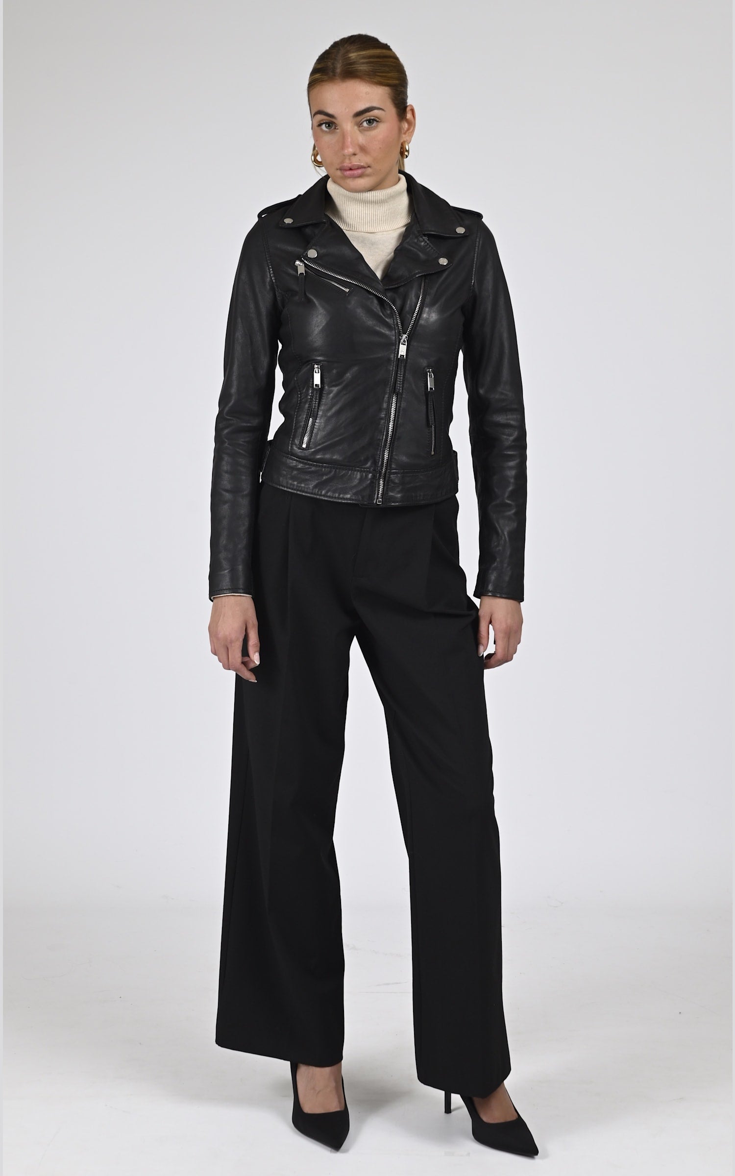 Perfecto Cuir Femme La canadienne, modèle Melanie de couleur noir