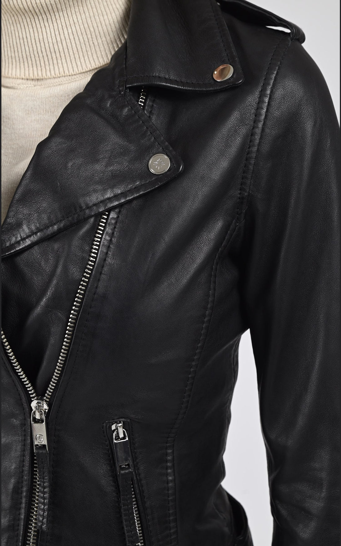 Perfecto Cuir Femme La canadienne, modèle Melanie de couleur noir