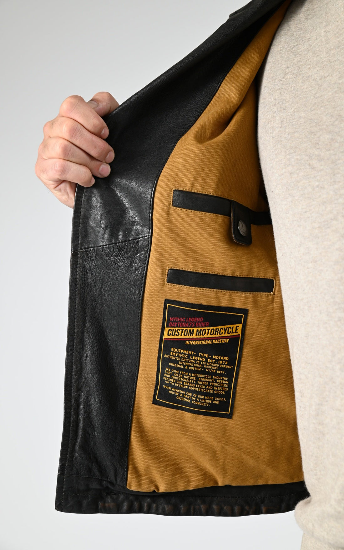 A &quot;MIAMI 102427&quot; Noir Daytona 73 Perfecto Homme opened photo