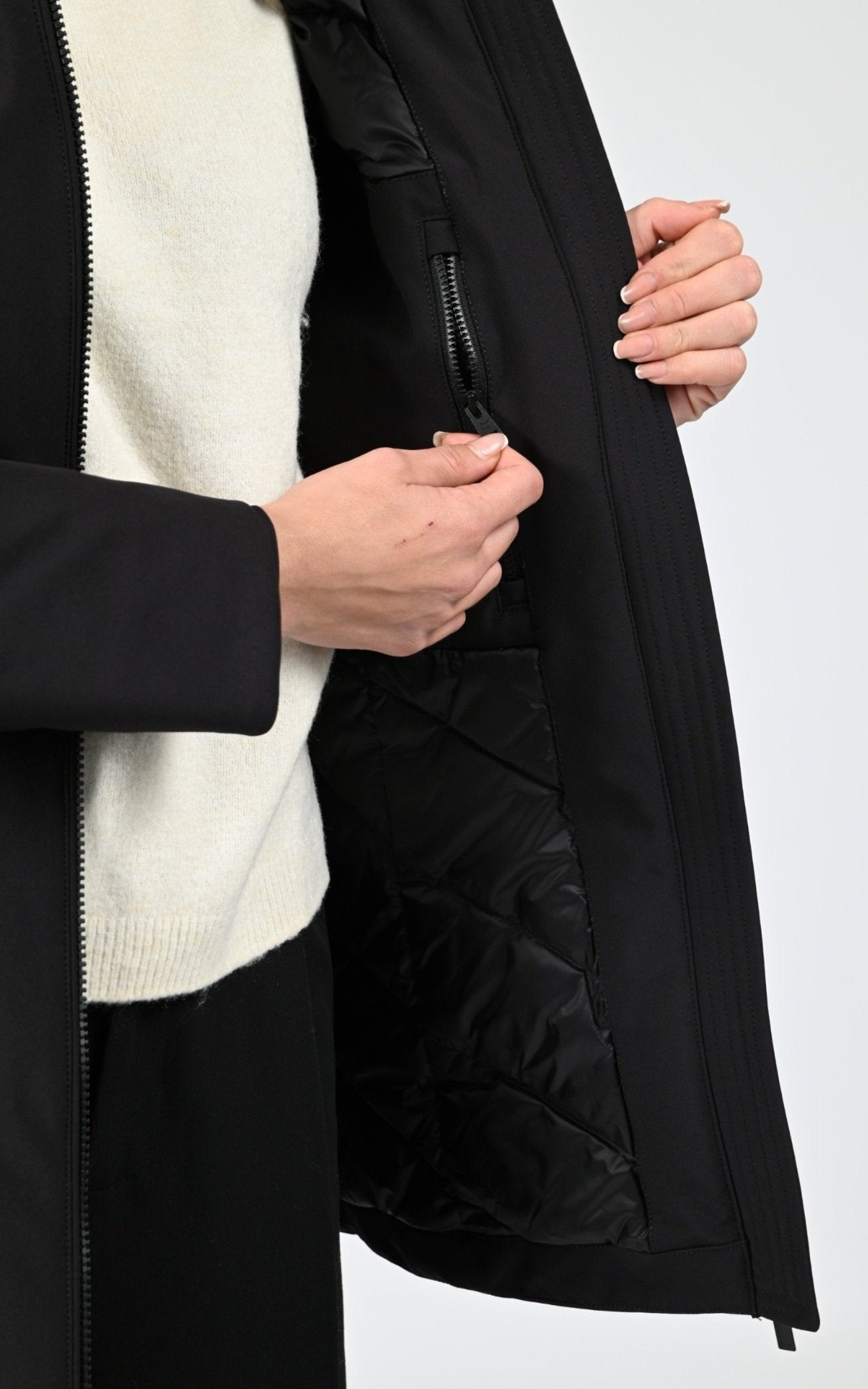 Veste Textile Femme Woolrich, modèle New firth down ou2045 de couleur black 5