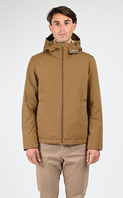 Blouson Textile Homme Woolrich, modèle Pacific jacket ou2047 de couleur coffee