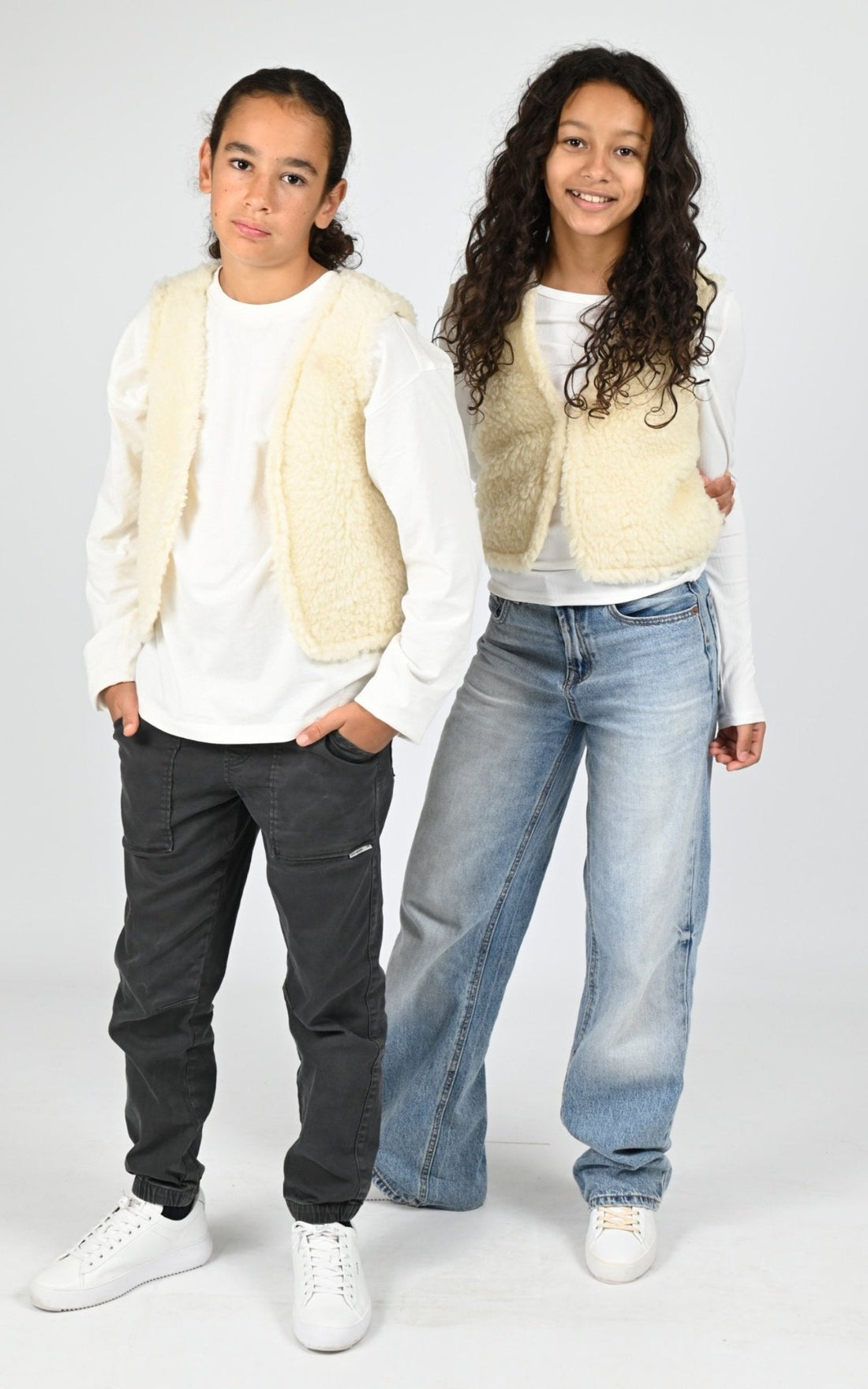 A &quot;PLUME ENFANT&quot; Beige La Canadienne Gilet Enfant opened photo