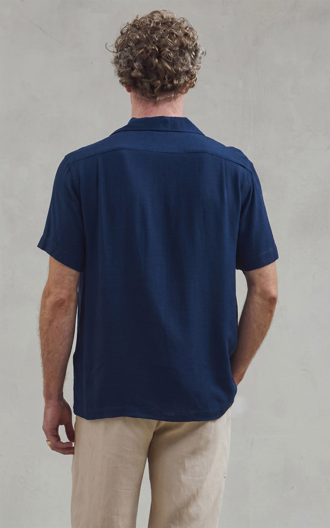 Camisa de manga corta azul marino