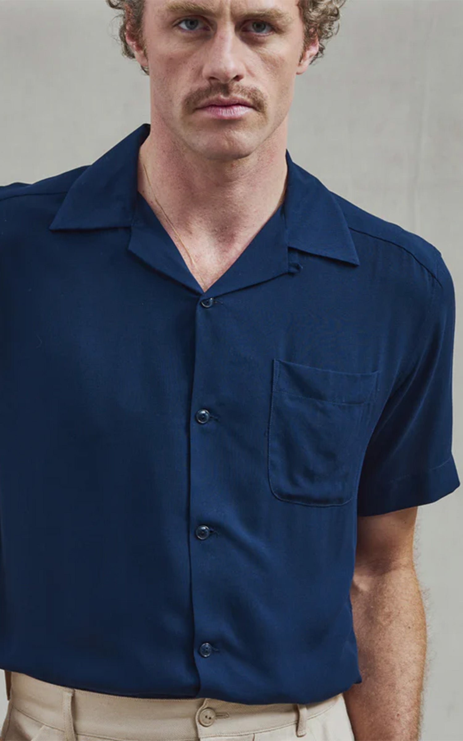 Navy short-sleeved shirt