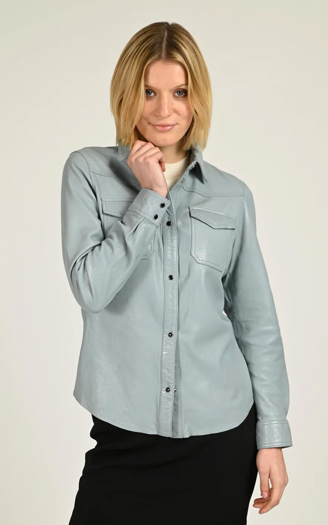 Chemise en cuir Dolores bleu ciel