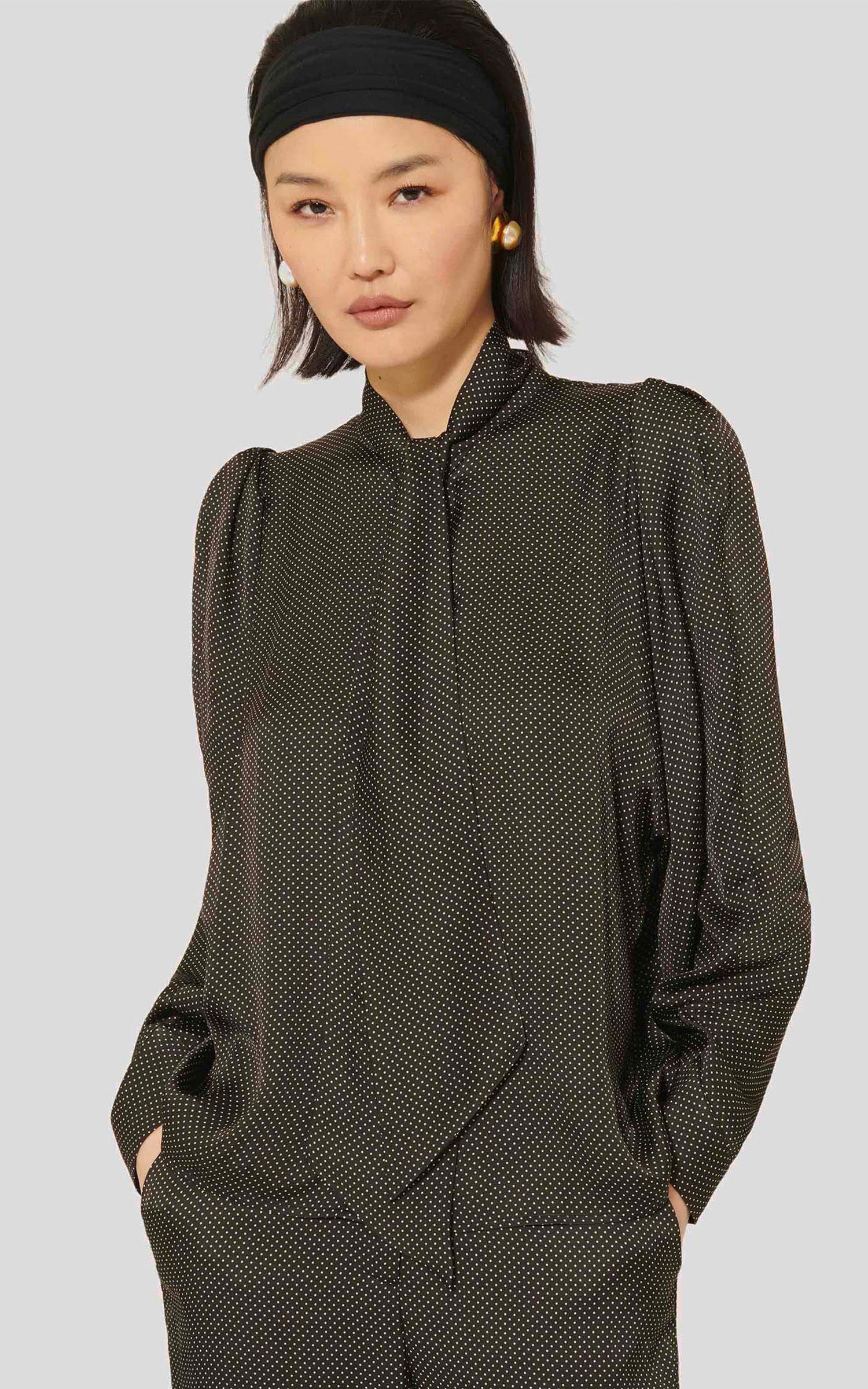 Chemise à pois noir
