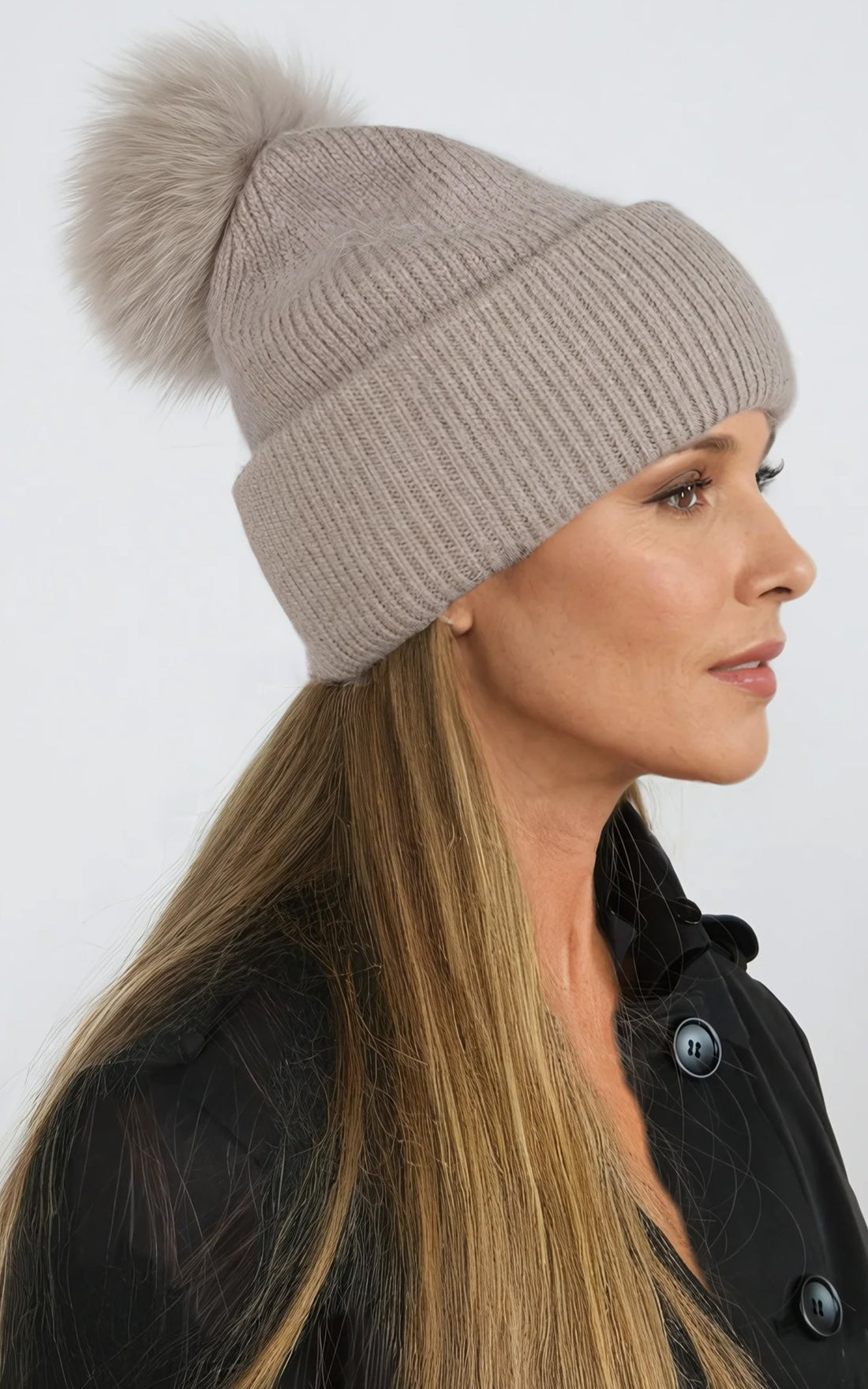Bonnet laine angora avec pompon fourrure taupe