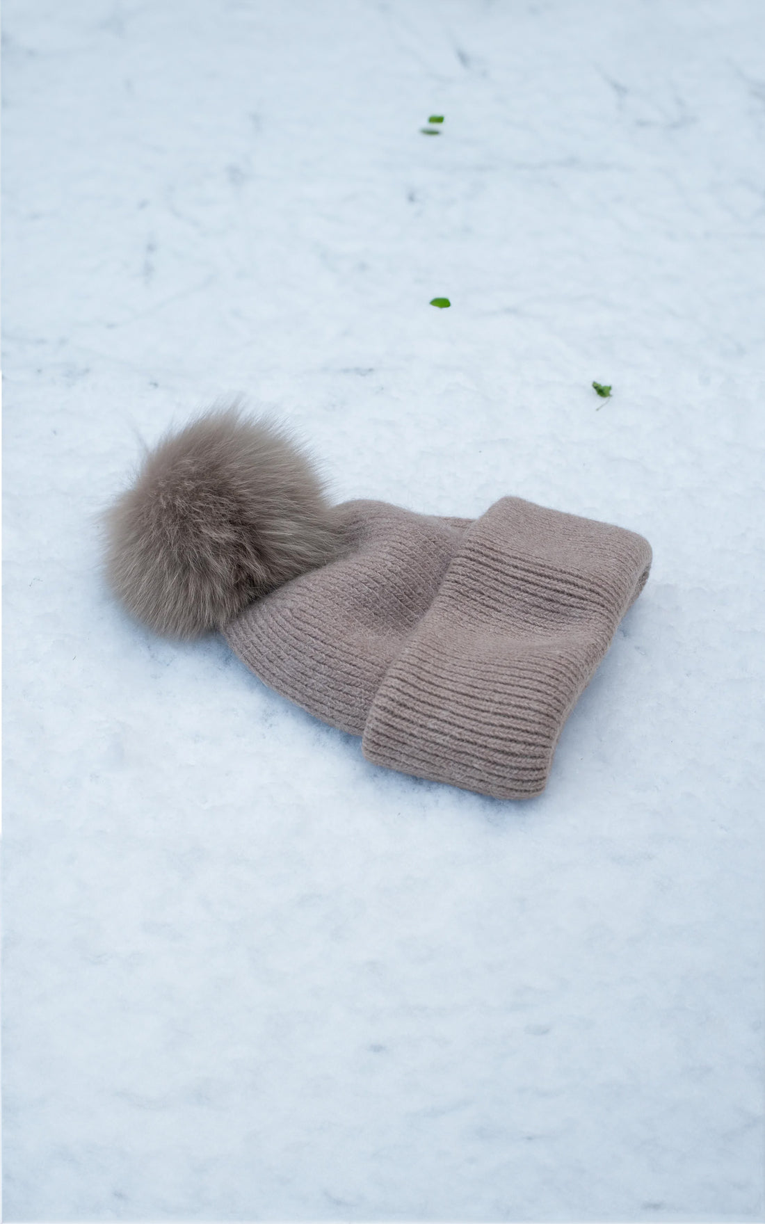 Bonnet laine angora avec pompon fourrure taupe