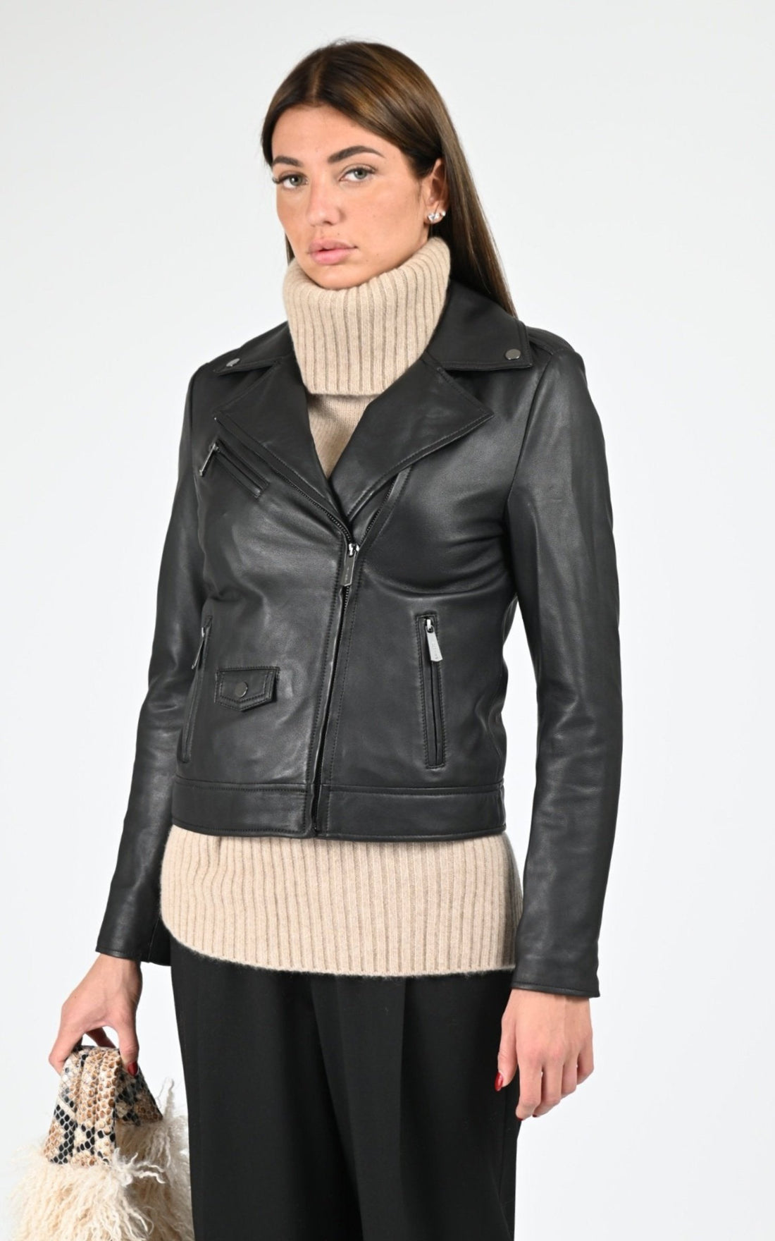 Blouson Cuir Femme Oakwood, modèle Samba 65107 de couleur black 501