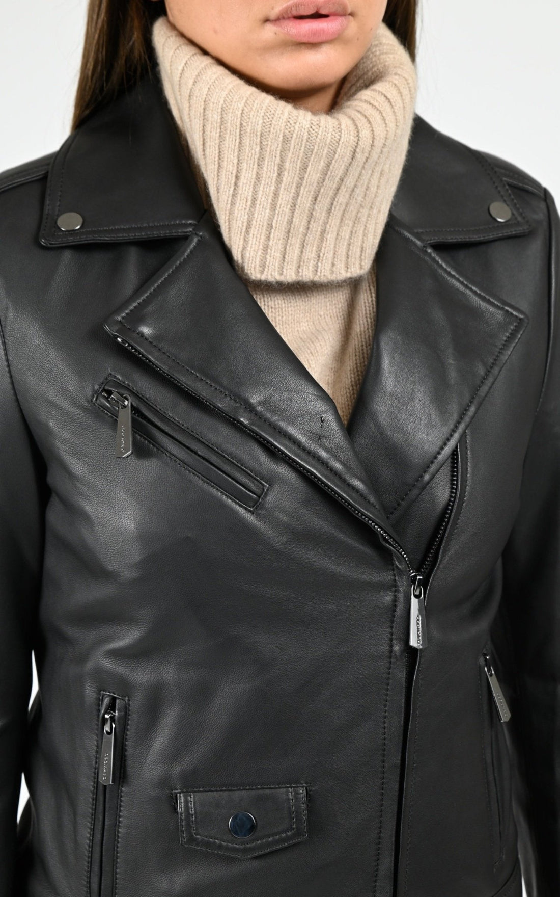 Blouson Cuir Femme Oakwood, modèle Samba 65107 de couleur black 501