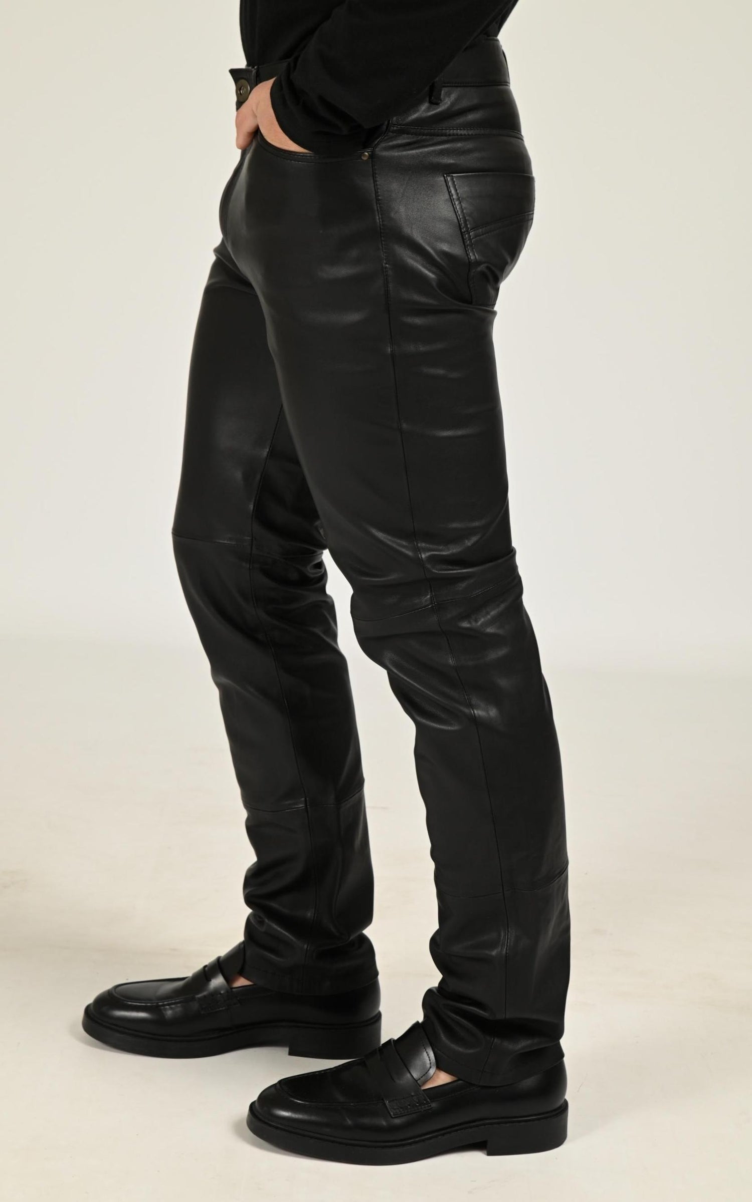 Pantalon Cuir Homme Serge Pariente, modèle Sexy man de couleur noir 3