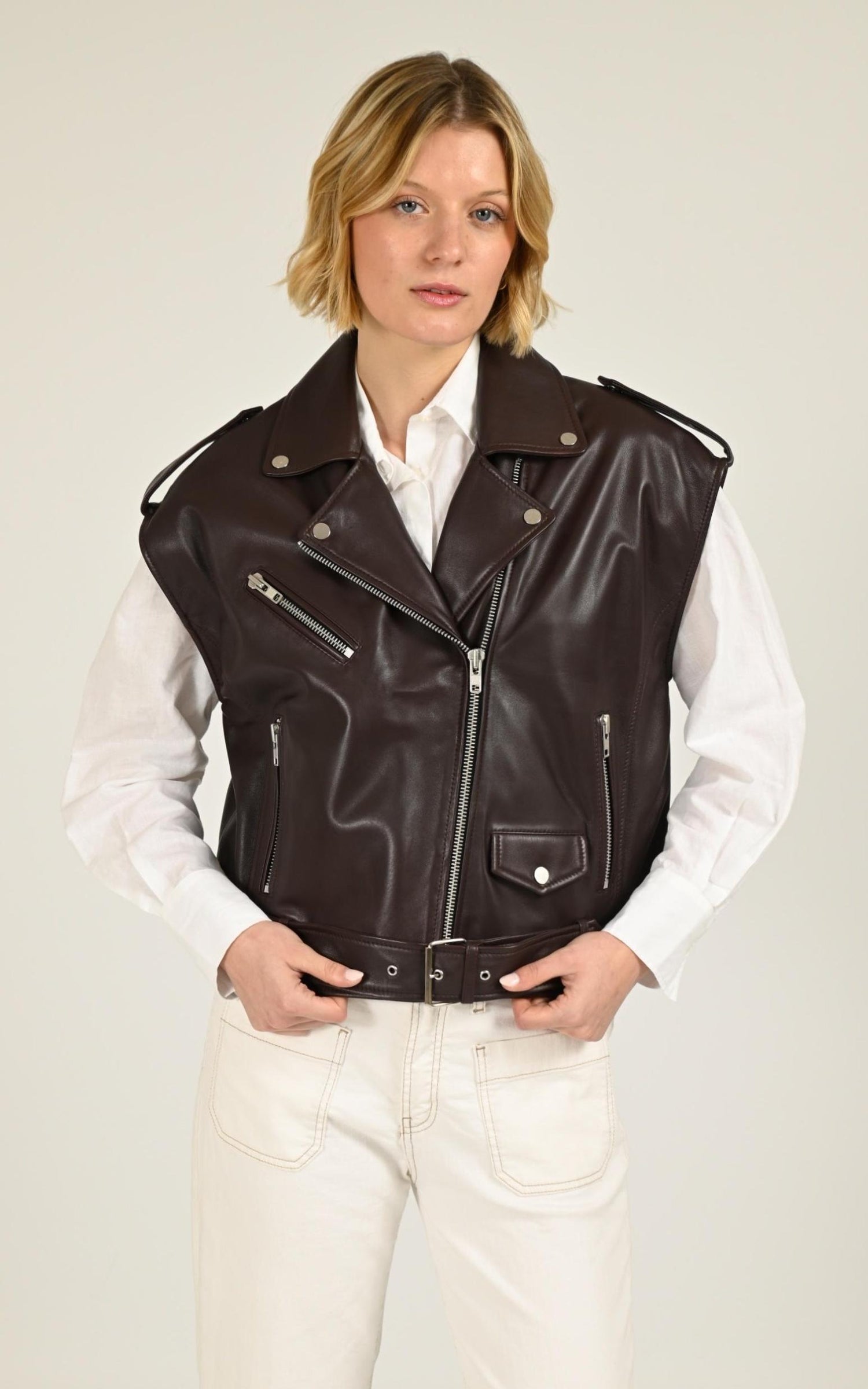 Gilet Cuir Femme Serge Pariente, modèle Stef gilet de couleur bordeaux 7