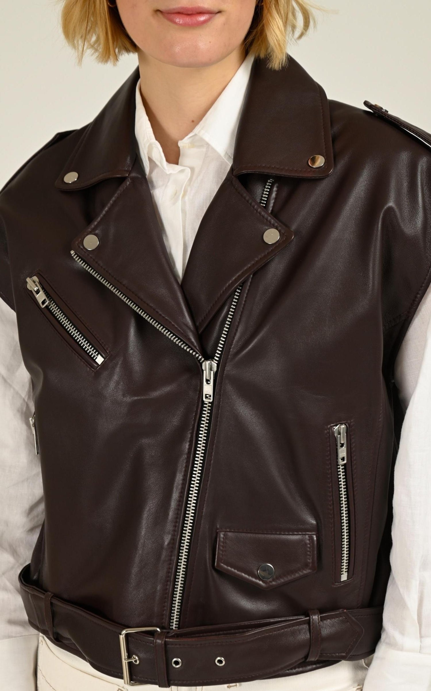 Gilet Cuir Femme Serge Pariente, modèle Stef gilet de couleur bordeaux 6