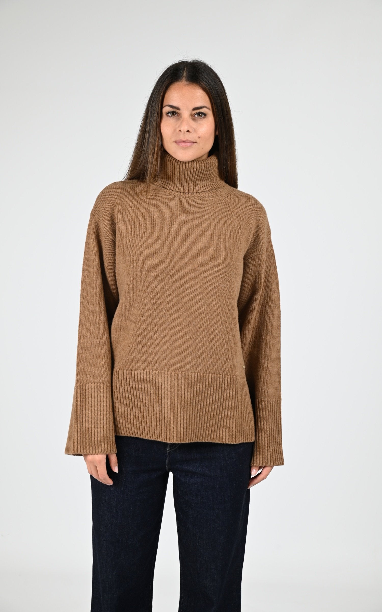 Pull Textile Femme Woolrich, modèle Supergeelong kn2006 de couleur dark camel 1