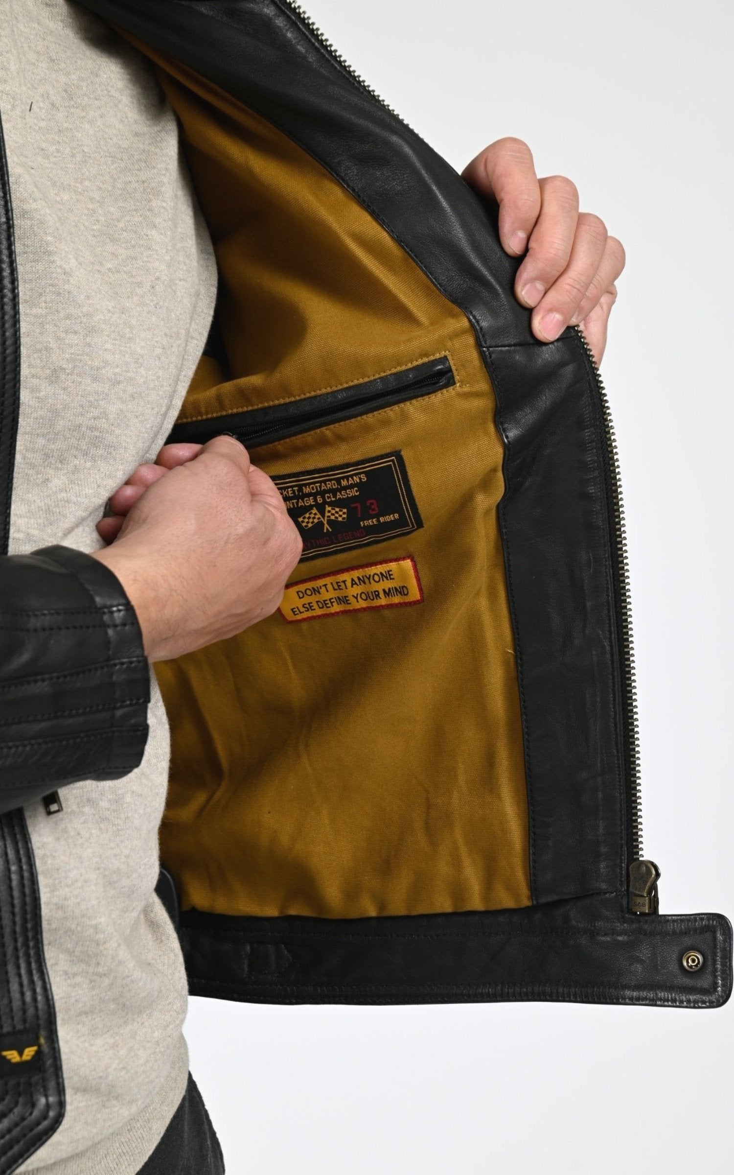 Blouson Cuir Homme Daytona 73, modèle Tormo 104383 de couleur black