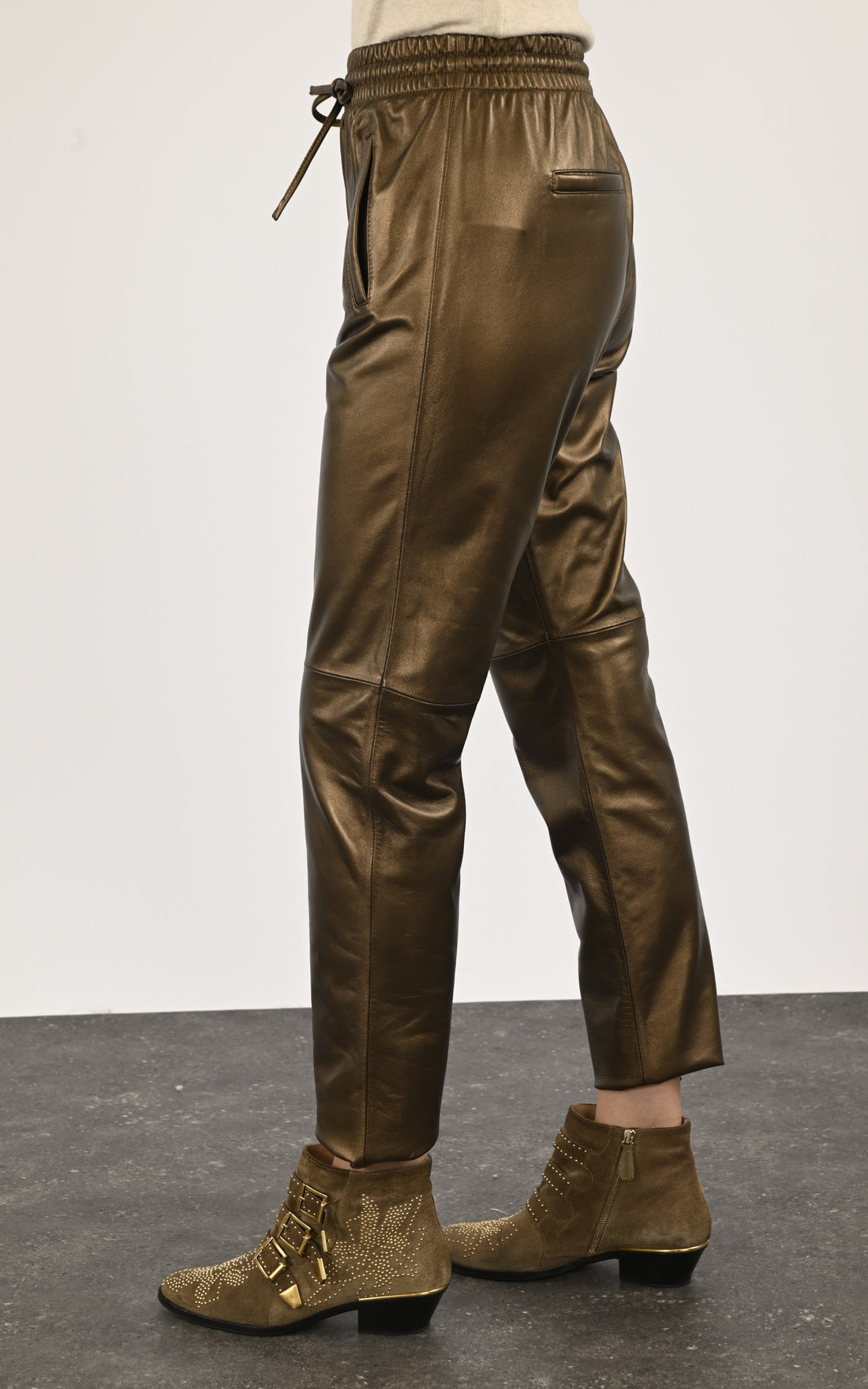 A &quot;GIFT 64588&quot; Gold Oakwood Pantalon Femme closed photo