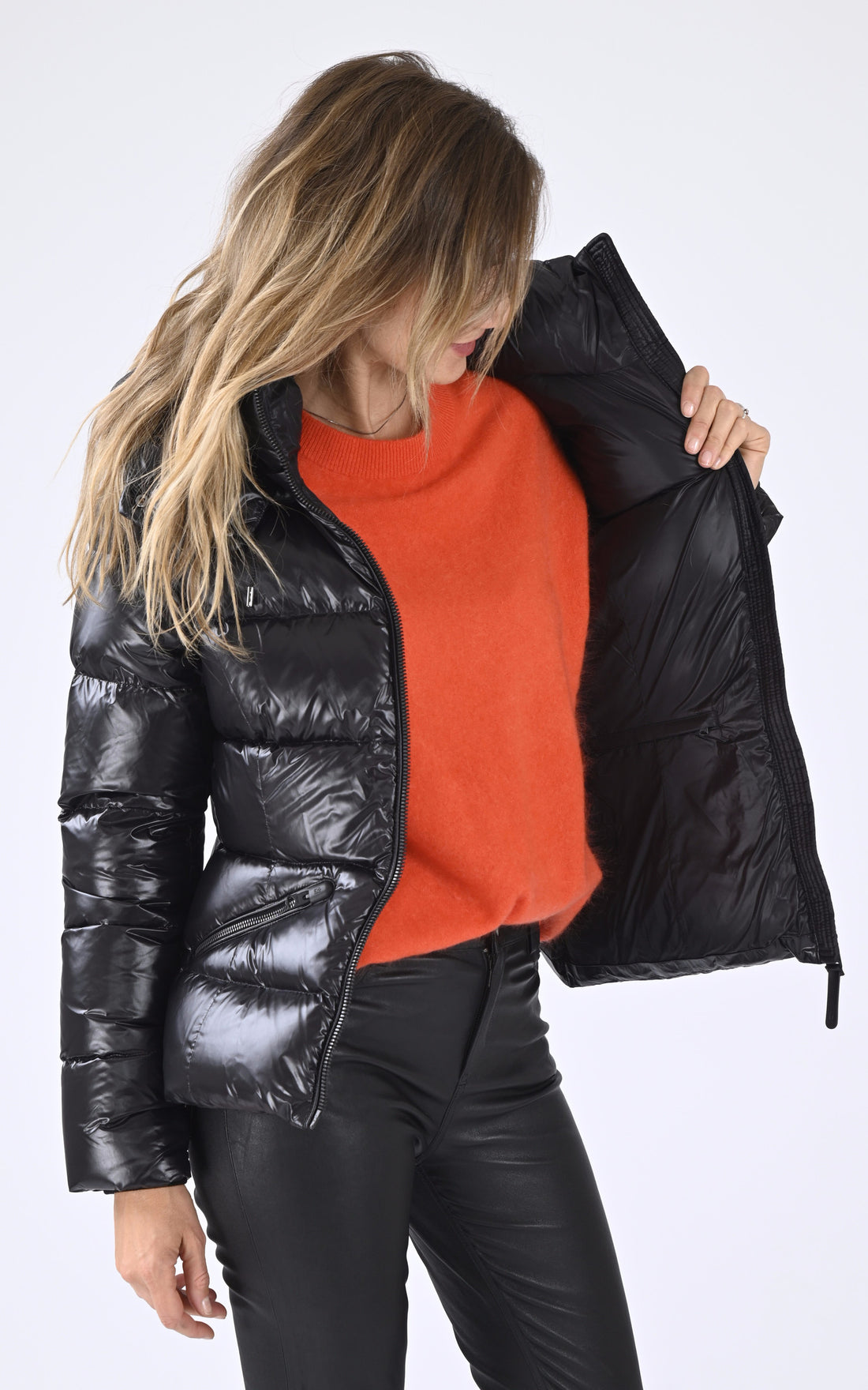 A &quot;MADALYNE-V&quot; Noir Mackage Ves Doudoune Femme opened photo