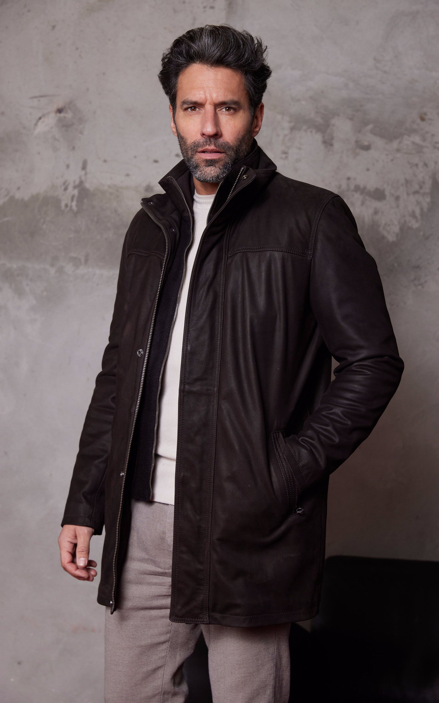 A &quot;MAX&quot; Marron La Canadienne 3/4 Homme opened photo