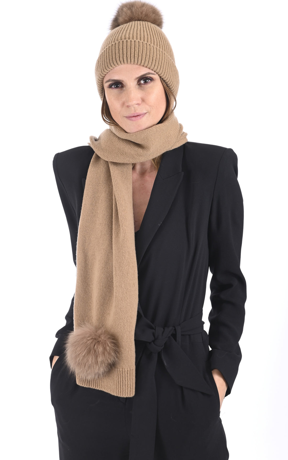A &quot;540/10&quot; Camel Lea Clement Echarpe Femme opened photo