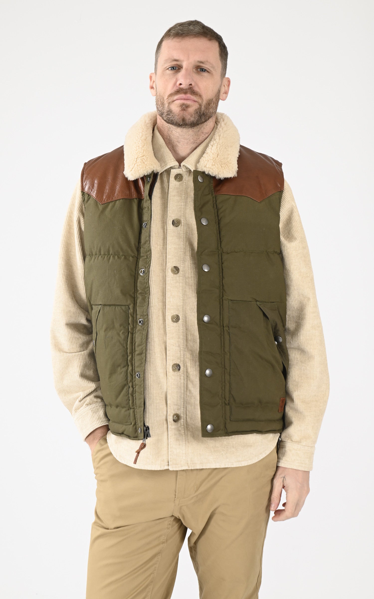 A &quot;BASIN 102095&quot; Vert Iron&amp;Resin Gilet Homme opened photo