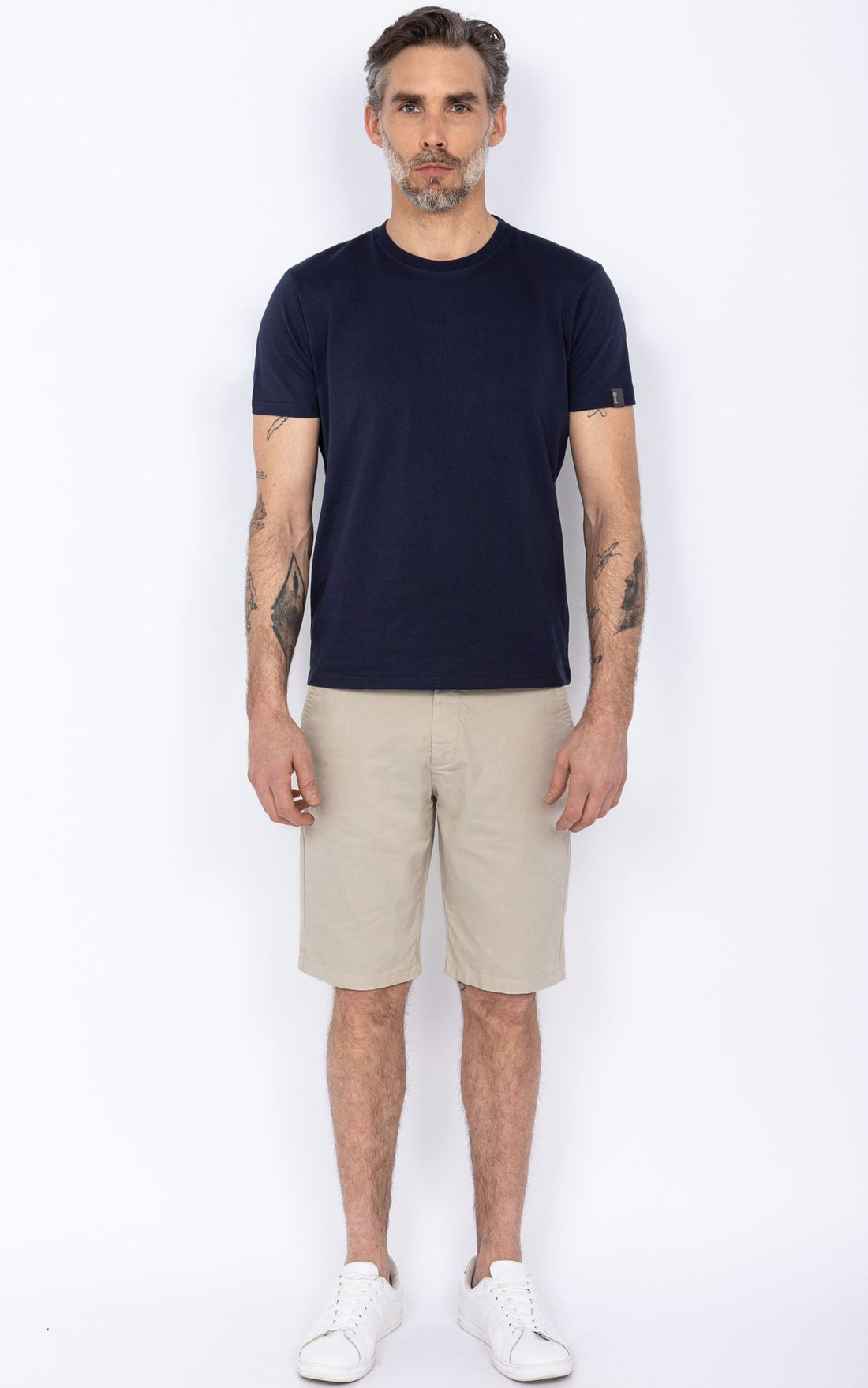 A &quot;TRJO30&quot; Beige Schott Bermuda Homme opened photo