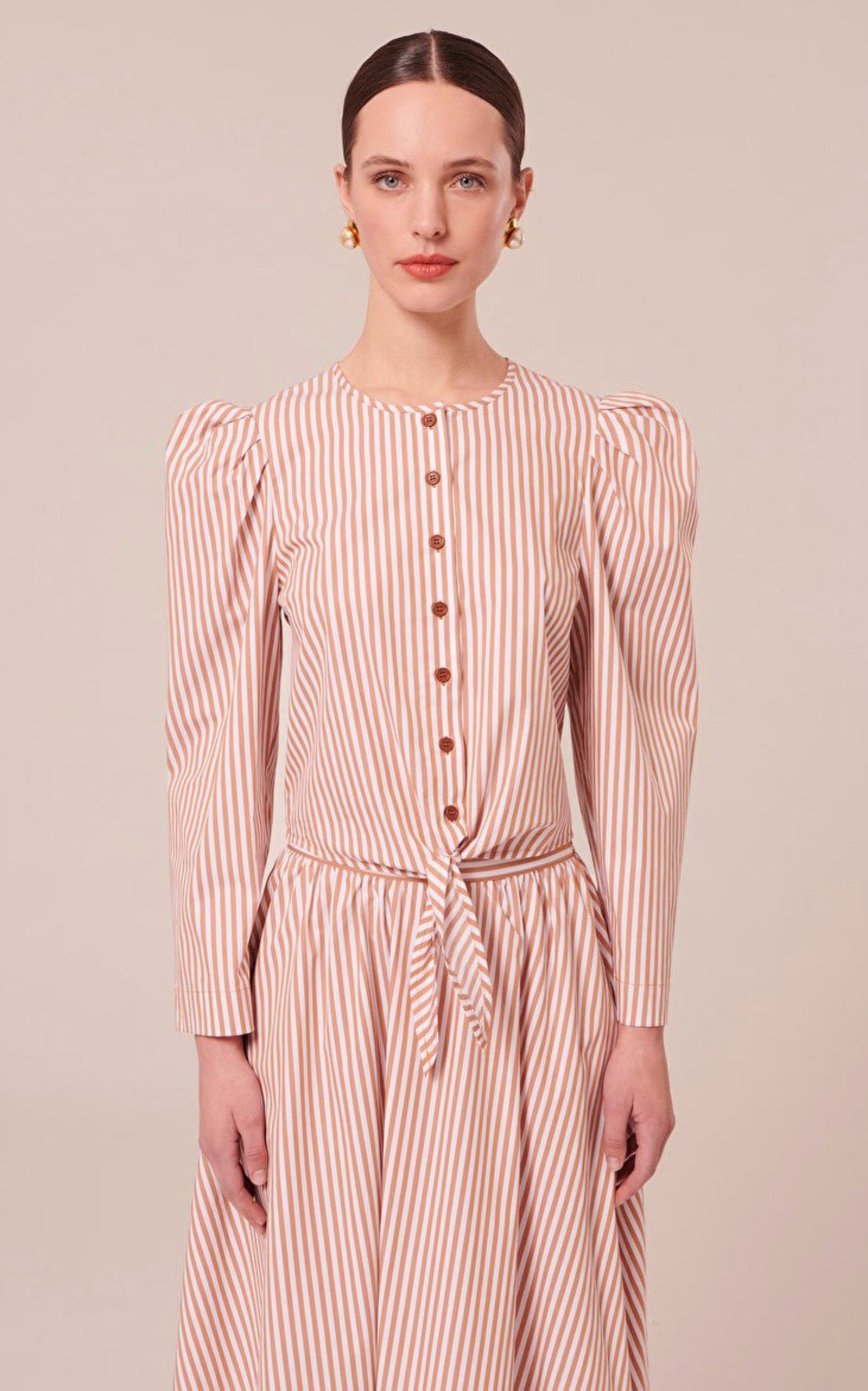 A &quot;CLEO&quot; Marron Tara Jarmon Chemise Femme opened photo
