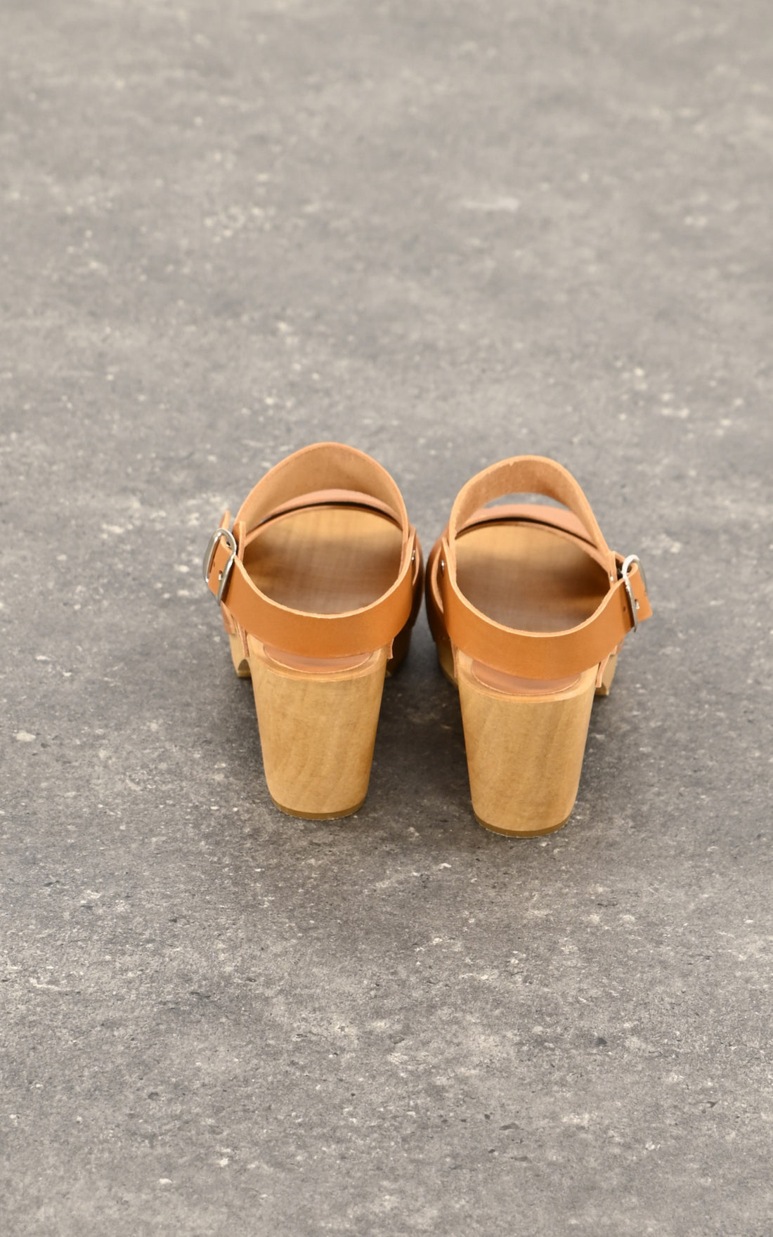 A &quot;MIREILLE&quot; Cognac Hoof sabots Femme opened photo