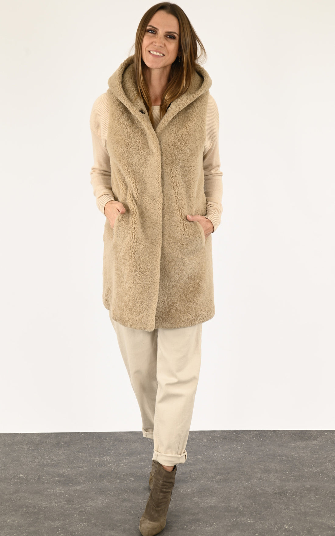 A &quot;GERMINA&quot; Beige Levinsky Gilet Femme opened photo