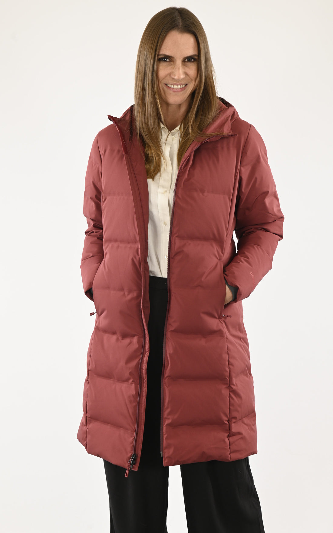 A &quot;JACKSON GLACIER PARKA&quot; Rouge Patagonia 3/4 Parka Femme opened photo