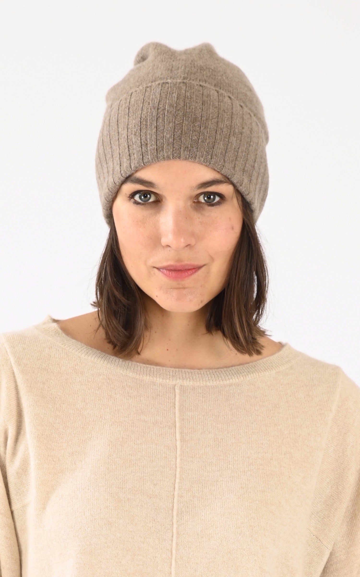 A &quot;DORA 4501030C&quot; Taupe Notshy Bonnet Femme opened photo 1