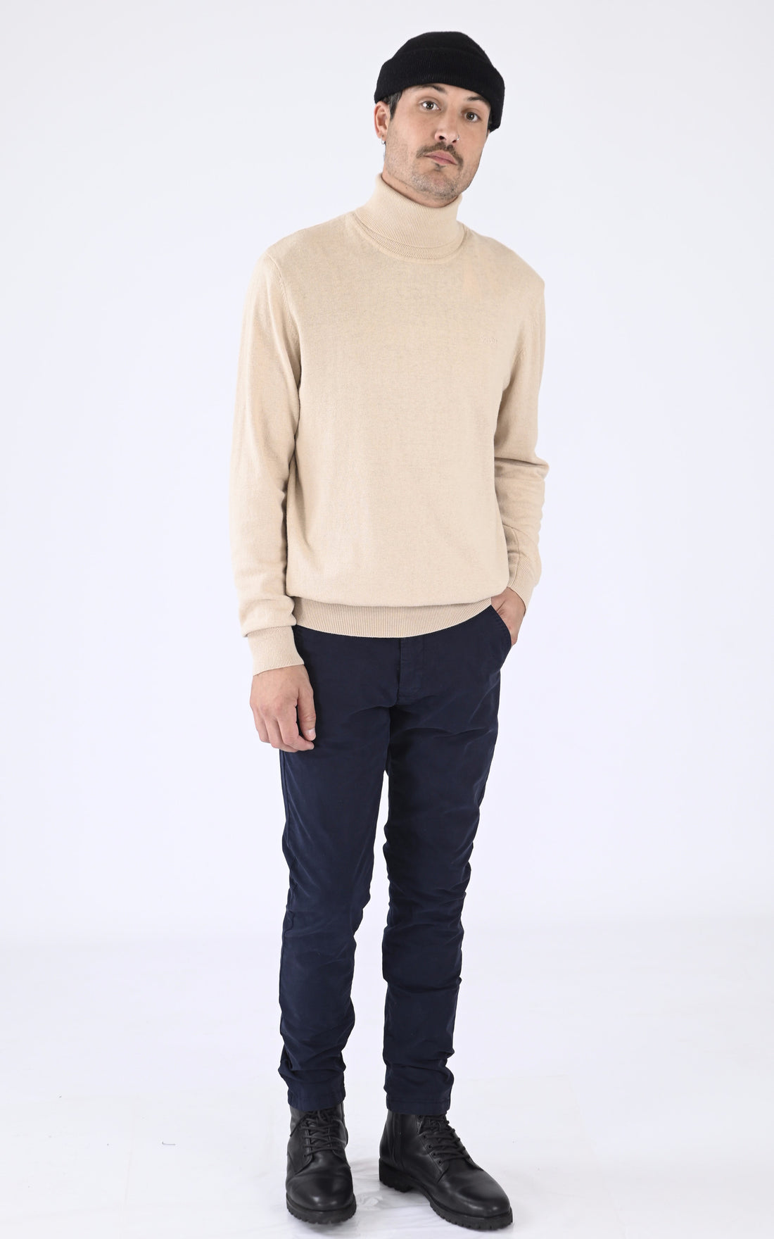 A &quot;PLBEAL4&quot; Beige Schott Pull Homme opened photo