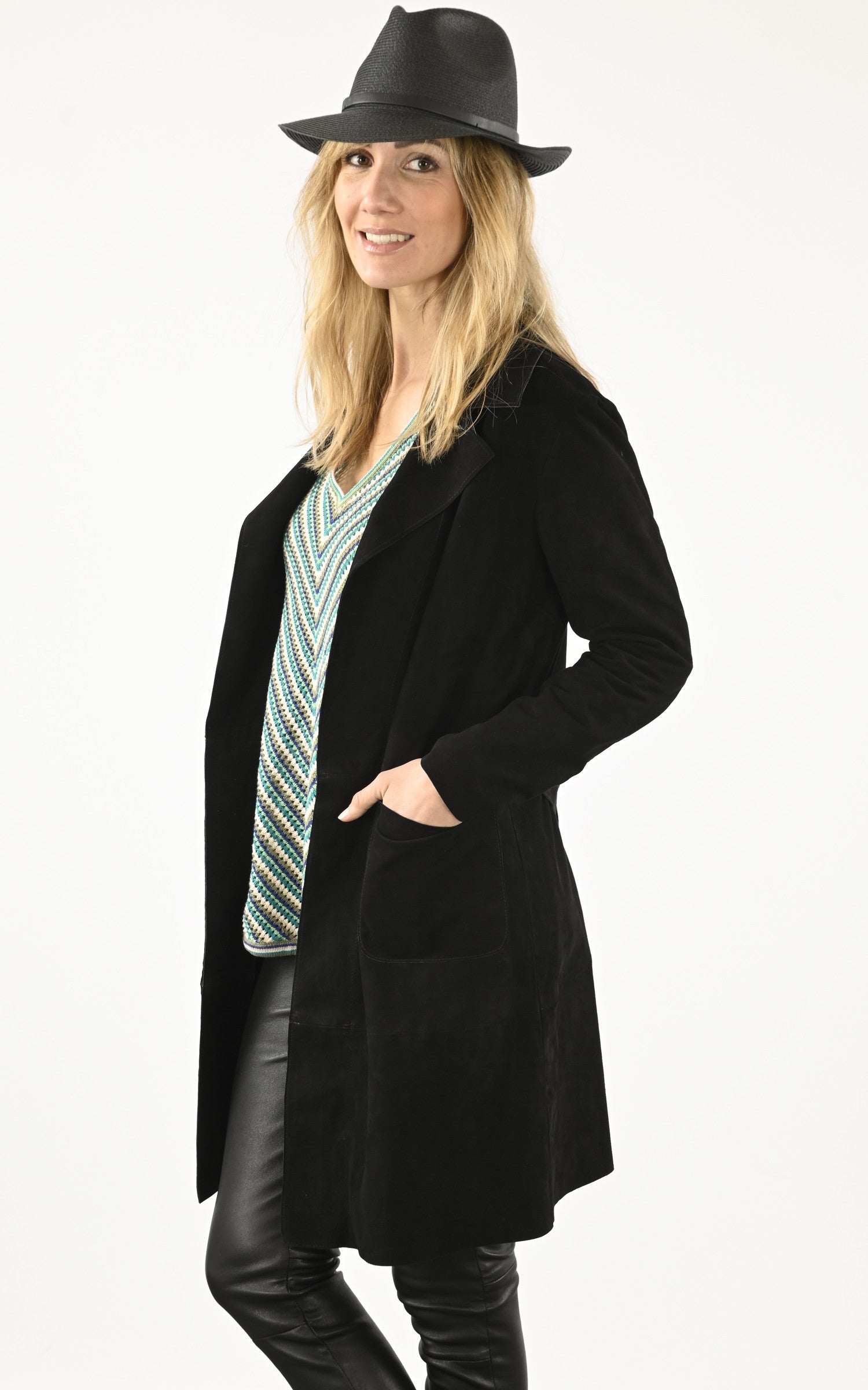 A &quot;265&quot; Noir La Canadienne 3/4 Femme closed photo