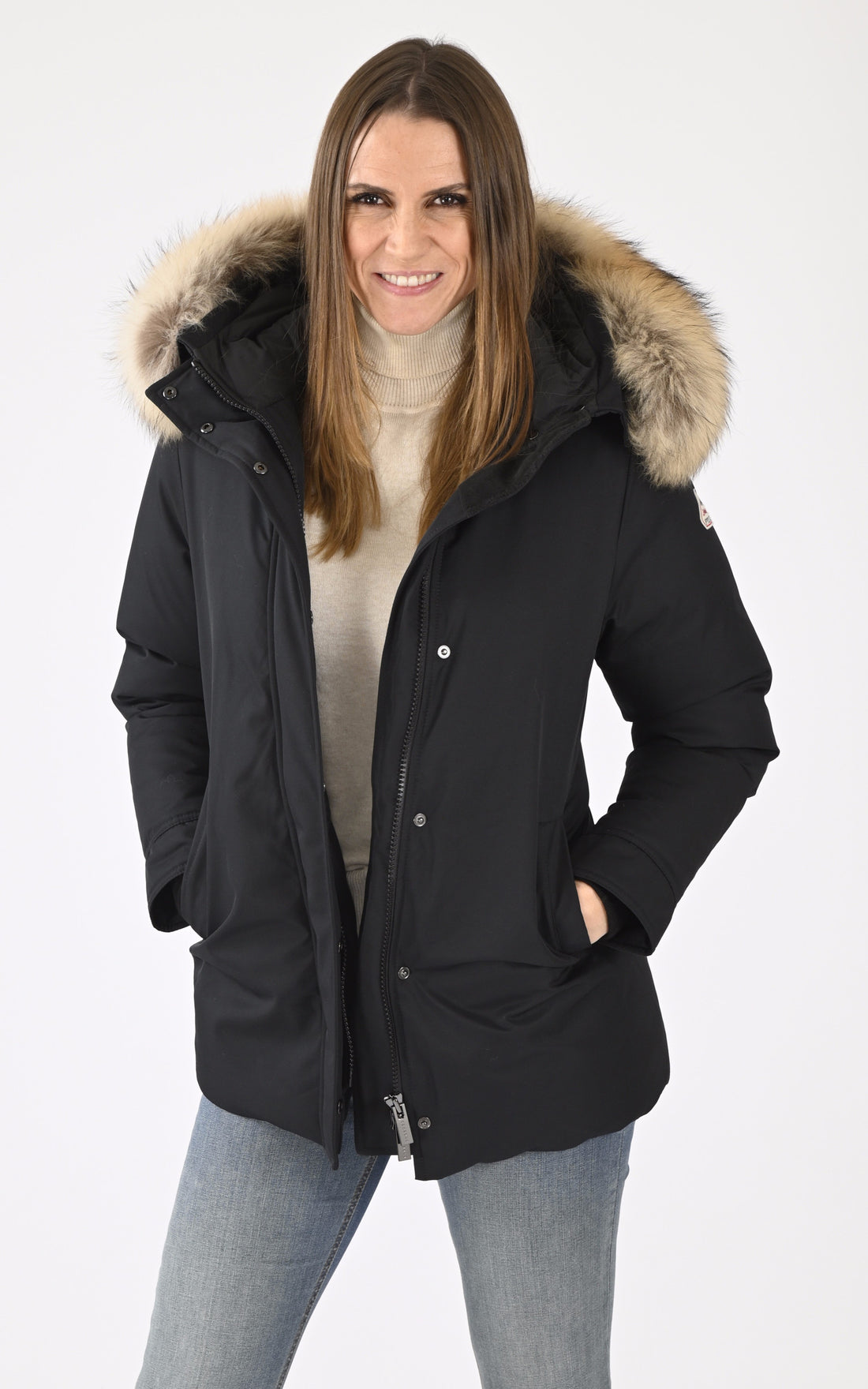 A &quot;BORDEAUX FUR&quot; Noir Pyrenex Ves Doudoune Femme opened photo