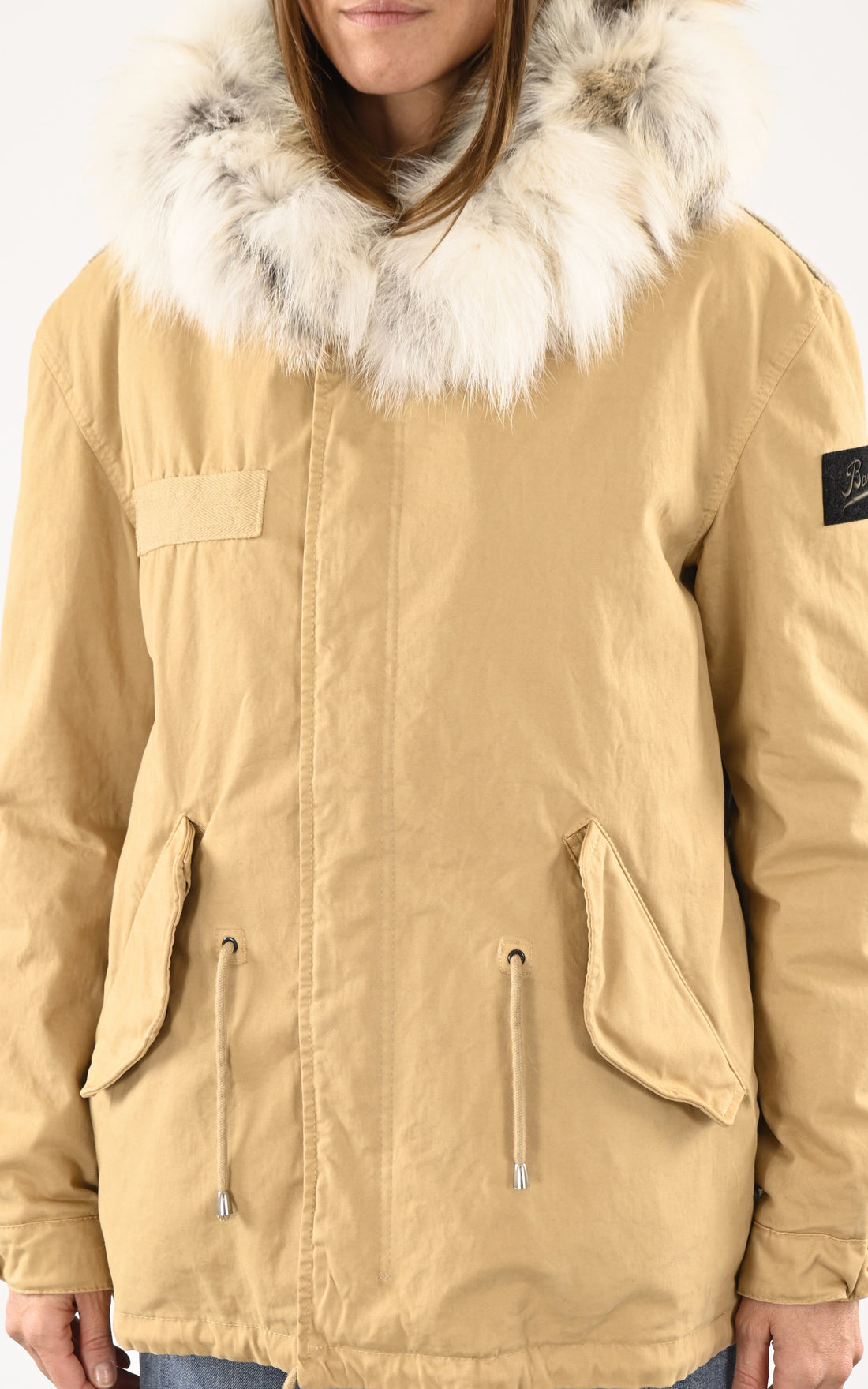 A &quot;DRAKE WOMAN SHORT 70 CM&quot; Beige Barbed Veste Femme opened photo
