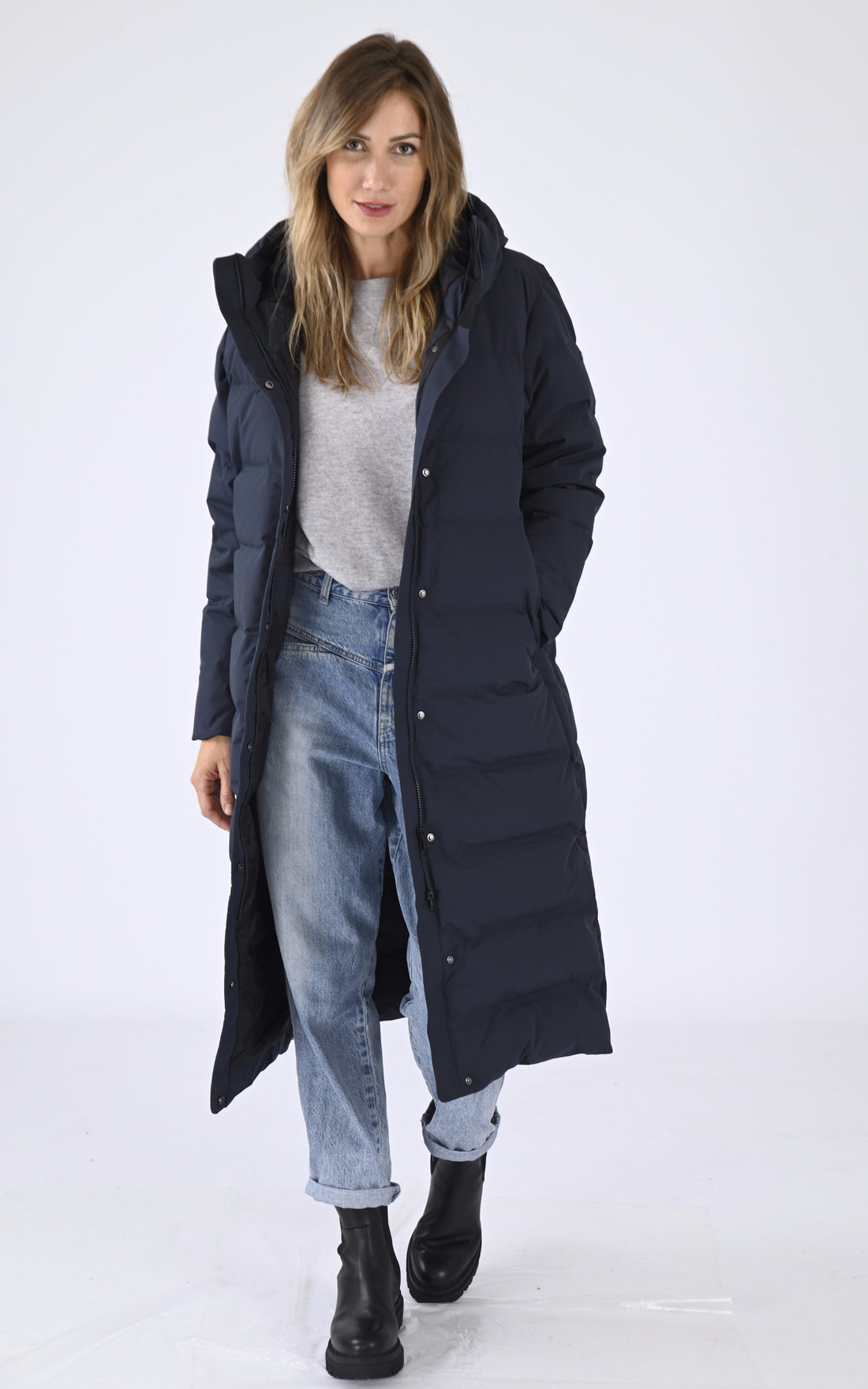 A &quot;MERIDIAN&quot; Bleu Marine Scandinavian Edition 7/8 Doudoune Femme opened photo