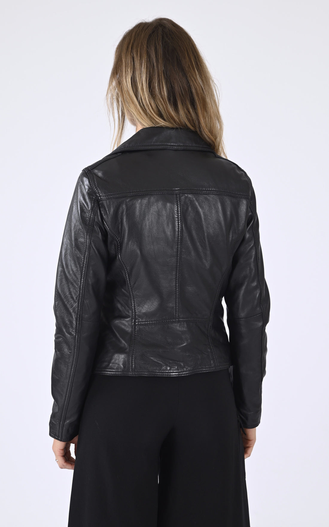 A &quot;CLIPS 64624&quot; Noir Oakwood Perfecto Femme closed photo