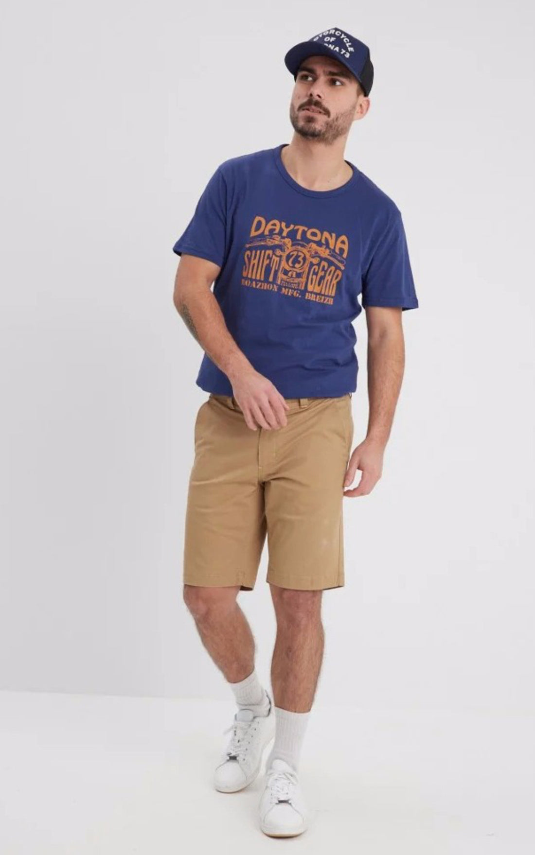 A &quot;CHINO BERMUDA 102020&quot; Beige Daytona 73 Bermuda Homme closed photo