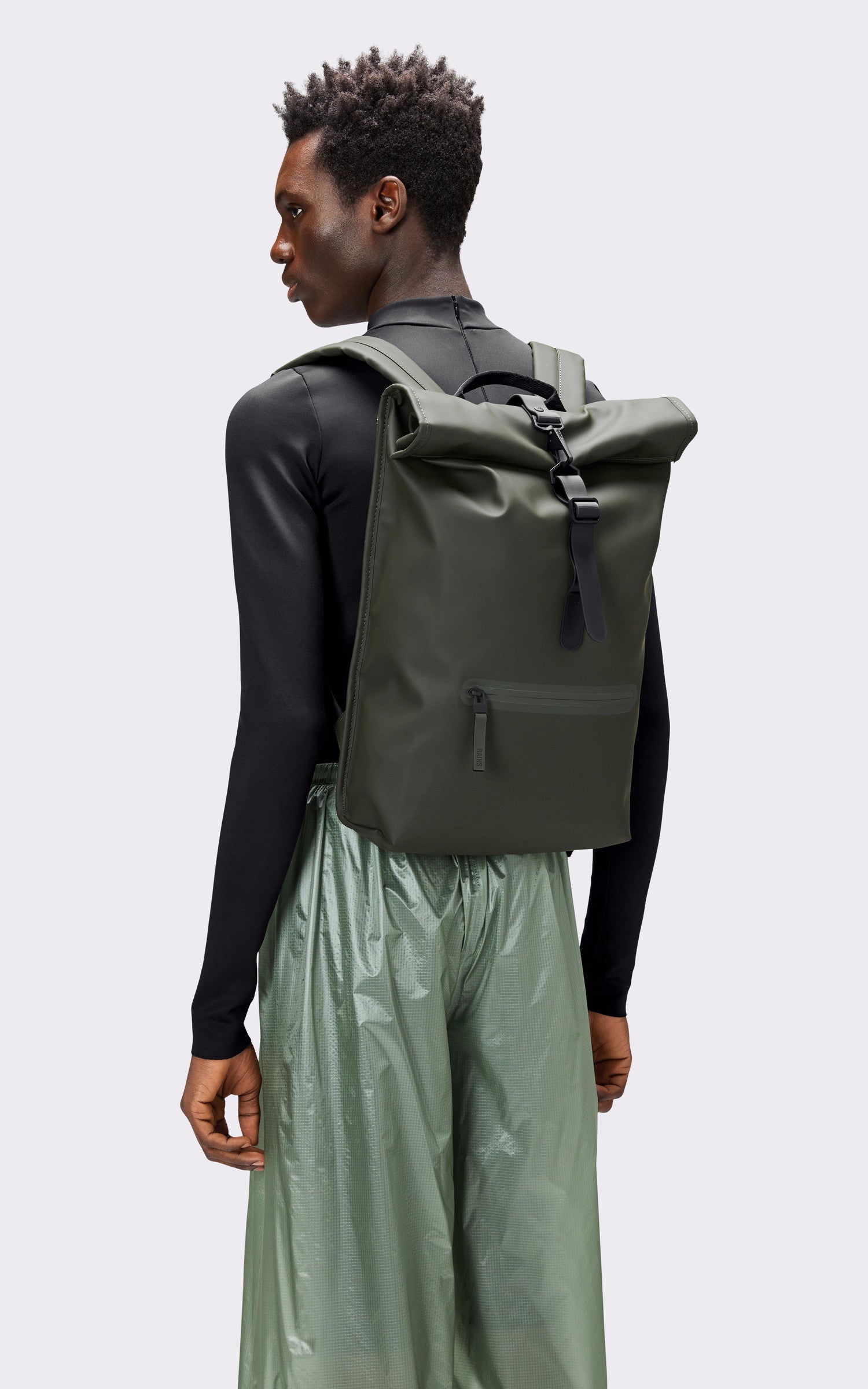 A &quot;13320 ROLLTOP RUCKSACK&quot; Kaki Rains Sac Mixte closed photo 4