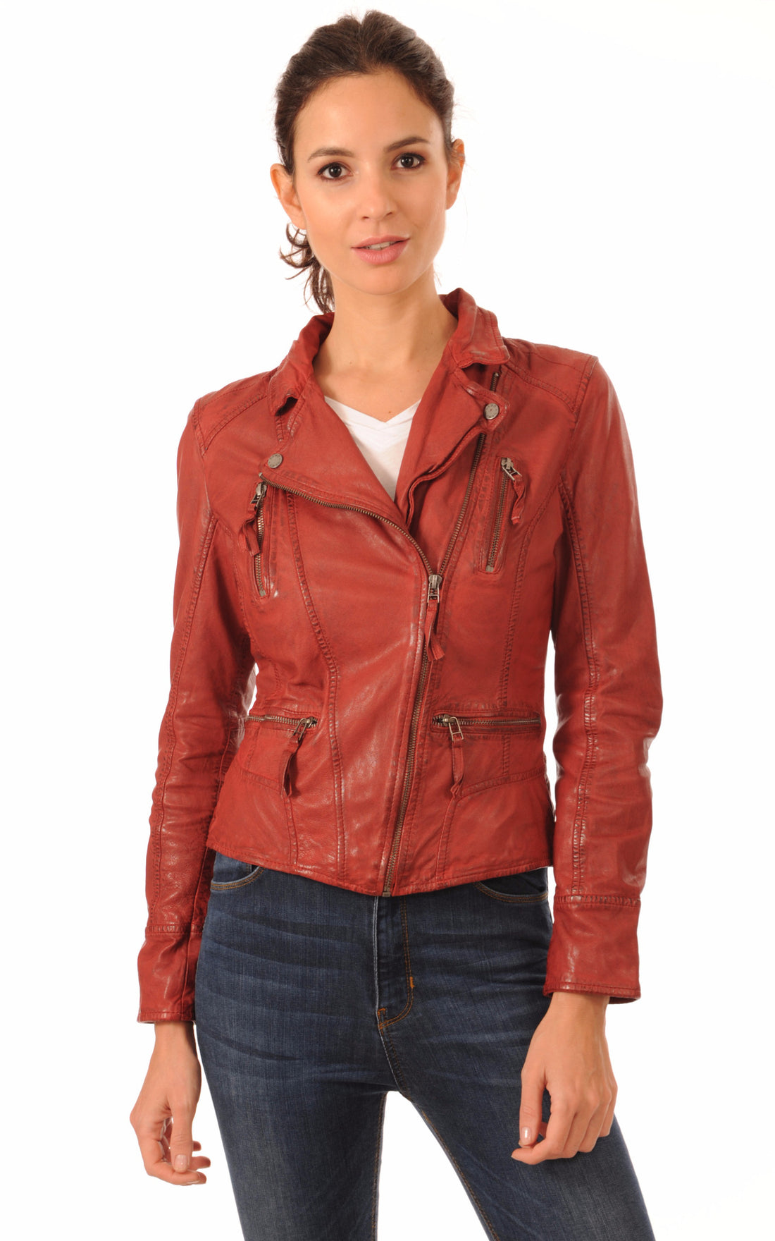 A &quot;CAMERA&quot; Rouge Oakwood Perfecto Femme closed photo