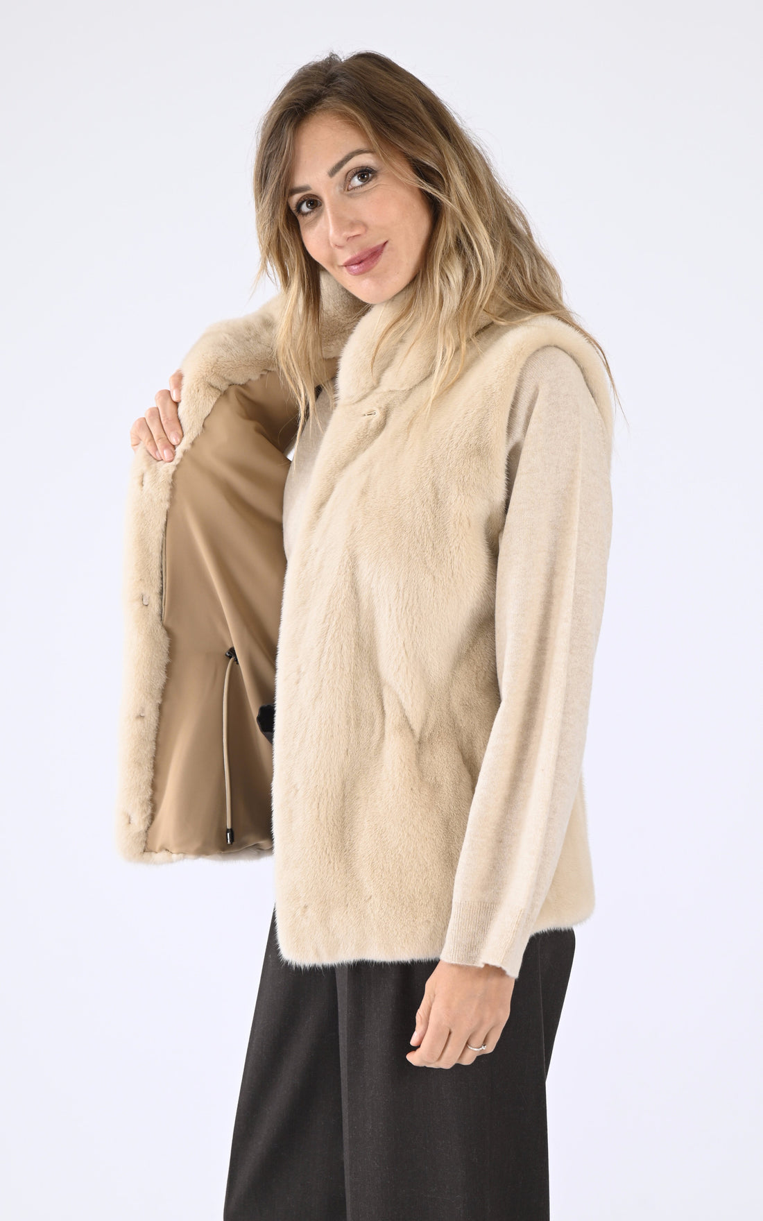 A &quot;7038&quot; Ecru Manakas Gilet Femme opened photo